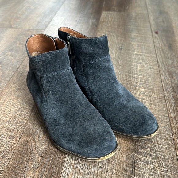 Lucky Brand Brolley Ankle Boot / Booties Navy leather zip boots. - Picture 5 of 15